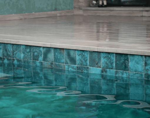 Le carrelage imitation pierre de Bali pour un entretien facile de votre piscine